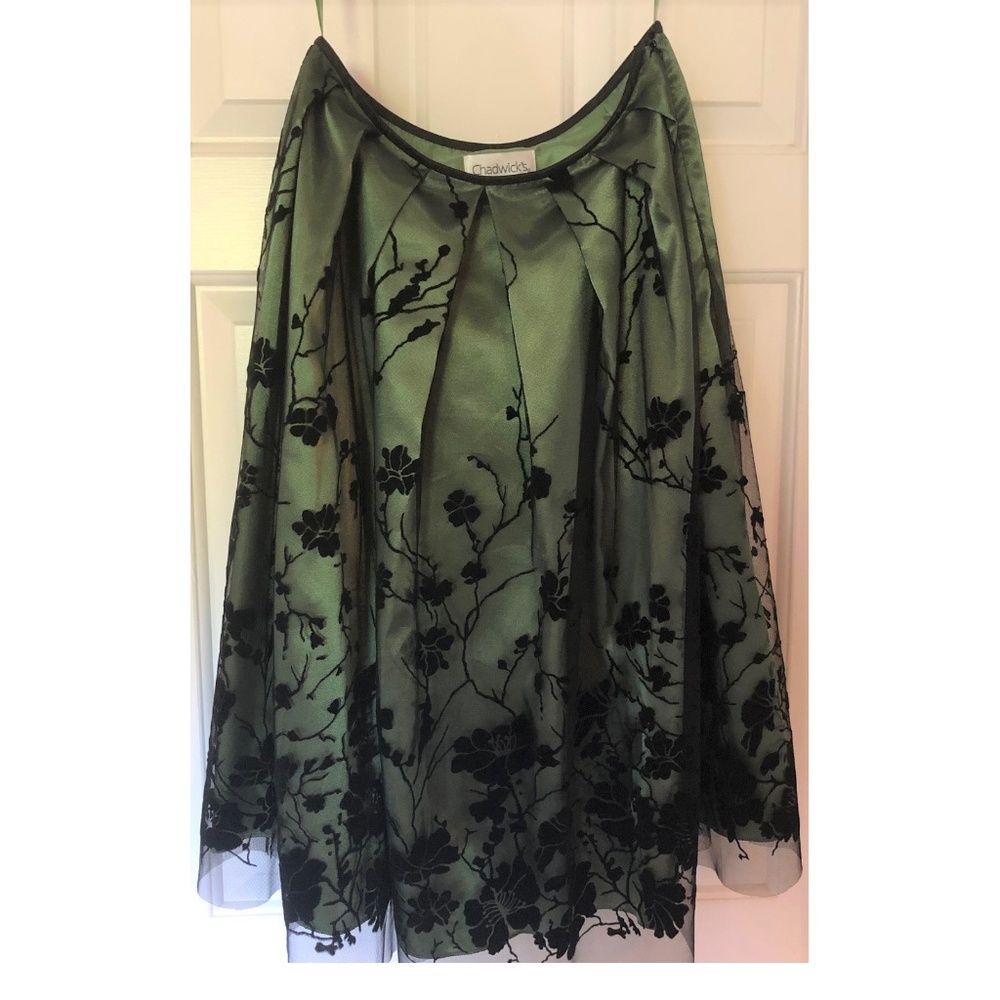 Chadwicks Skirt Women's Green / Black floral 6